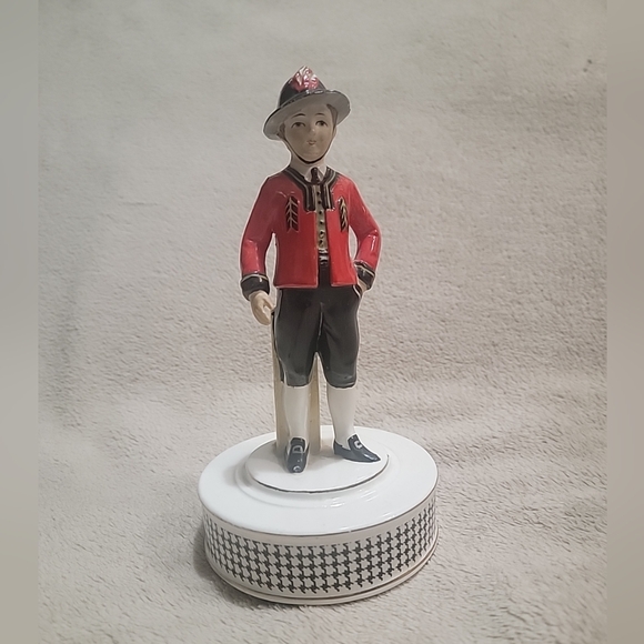 Vintage Schmid Music Box, Italian Boy, Playing  "Arrivederci Roma "circa 1940-69 - Picture 1 of 7